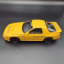 Load image into Gallery viewer, Explorafind 1989 Mazda RX-7 Yellow 1:24 Die Cast Car