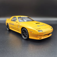 Load image into Gallery viewer, Explorafind 1989 Mazda RX-7 Yellow 1:24 Die Cast Car