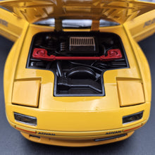 Load image into Gallery viewer, Explorafind 1989 Mazda RX-7 Yellow 1:24 Die Cast Car