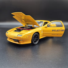 Load image into Gallery viewer, Explorafind 1989 Mazda RX-7 Yellow 1:24 Die Cast Car