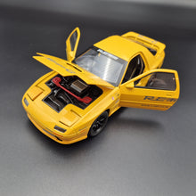 Load image into Gallery viewer, Explorafind 1989 Mazda RX-7 Yellow 1:24 Die Cast Car
