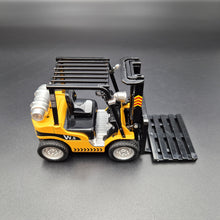 Load image into Gallery viewer, Explorafind Forklift Truck Yellow 1:24 Die Cast