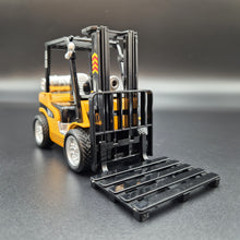 Load image into Gallery viewer, Explorafind Forklift Truck Yellow 1:24 Die Cast
