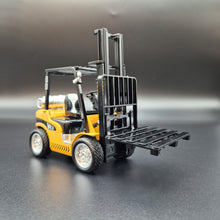 Load image into Gallery viewer, Explorafind Forklift Truck Yellow 1:24 Die Cast