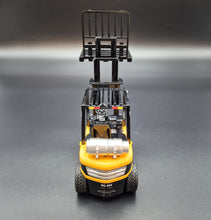 Load image into Gallery viewer, Explorafind Forklift Truck Yellow 1:24 Die Cast