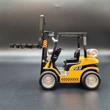 Load image into Gallery viewer, Explorafind Forklift Truck Yellow 1:24 Die Cast