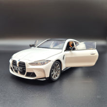 Load image into Gallery viewer, Explorafind 2023 BMW M4 G82 Coupe Pearl White 1:24 Die Cast Car