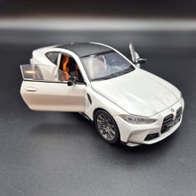 Load image into Gallery viewer, Explorafind 2023 BMW M4 G82 Coupe Pearl White 1:24 Die Cast Car