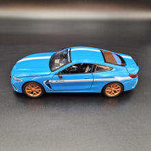 Load image into Gallery viewer, Explorafind 2023 BMW M8 Manhart MH8 800 Blue 1:24 Die Cast Car