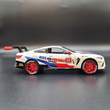 Load image into Gallery viewer, Explorafind 2020 BMW M8 GTE White 1:24 Die Cast Car