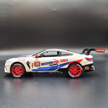 Load image into Gallery viewer, Explorafind 2020 BMW M8 GTE White 1:24 Die Cast Car