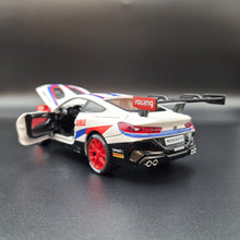 Load image into Gallery viewer, Explorafind 2020 BMW M8 GTE White 1:24 Die Cast Car