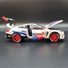 Load image into Gallery viewer, Explorafind 2020 BMW M8 GTE White 1:24 Die Cast Car