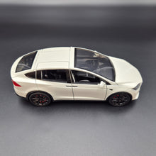 Load image into Gallery viewer, Explorafind 2020 Tesla Model X Off White 1:24 Die Cast Car