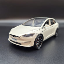 Load image into Gallery viewer, Explorafind 2020 Tesla Model X Off White 1:24 Die Cast Car