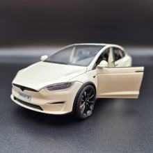 Load image into Gallery viewer, Explorafind 2020 Tesla Model X Off White 1:24 Die Cast Car