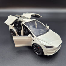 Load image into Gallery viewer, Explorafind 2020 Tesla Model X Off White 1:24 Die Cast Car