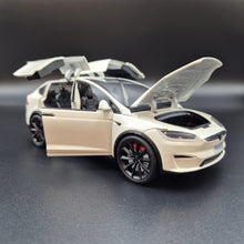 Load image into Gallery viewer, Explorafind 2020 Tesla Model X Off White 1:24 Die Cast Car