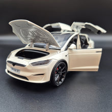 Load image into Gallery viewer, Explorafind 2020 Tesla Model X Off White 1:24 Die Cast Car