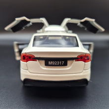 Load image into Gallery viewer, Explorafind 2020 Tesla Model X Off White 1:24 Die Cast Car