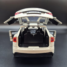 Load image into Gallery viewer, Explorafind 2020 Tesla Model X Off White 1:24 Die Cast Car
