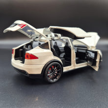 Load image into Gallery viewer, Explorafind 2020 Tesla Model X Off White 1:24 Die Cast Car