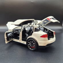 Load image into Gallery viewer, Explorafind 2020 Tesla Model X Off White 1:24 Die Cast Car