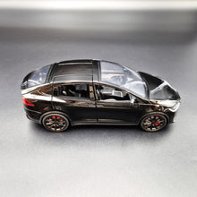 Load image into Gallery viewer, Explorafind 2020 Tesla Model X Black 1:24 Die Cast Car