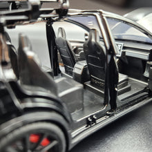 Load image into Gallery viewer, Explorafind 2020 Tesla Model X Black 1:24 Die Cast Car
