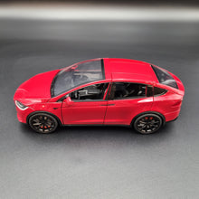 Load image into Gallery viewer, Explorafind 2020 Tesla Model X Red 1:24 Die Cast Car