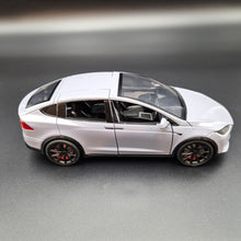Load image into Gallery viewer, Explorafind 2020 Tesla Model X Grey 1:24 Die Cast Car