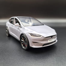 Load image into Gallery viewer, Explorafind 2020 Tesla Model X Grey 1:24 Die Cast Car