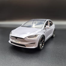 Load image into Gallery viewer, Explorafind 2020 Tesla Model X Grey 1:24 Die Cast Car