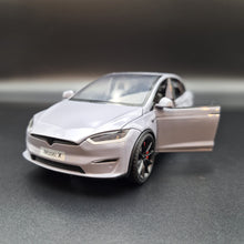 Load image into Gallery viewer, Explorafind 2020 Tesla Model X Grey 1:24 Die Cast Car
