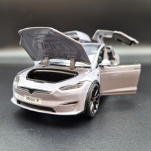 Load image into Gallery viewer, Explorafind 2020 Tesla Model X Grey 1:24 Die Cast Car
