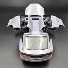 Load image into Gallery viewer, Explorafind 2020 Tesla Model X Grey 1:24 Die Cast Car