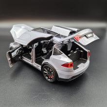 Load image into Gallery viewer, Explorafind 2020 Tesla Model X Grey 1:24 Die Cast Car