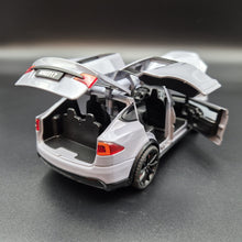 Load image into Gallery viewer, Explorafind 2020 Tesla Model X Grey 1:24 Die Cast Car