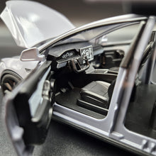 Load image into Gallery viewer, Explorafind 2020 Tesla Model X Grey 1:24 Die Cast Car