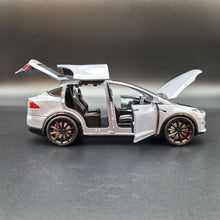 Load image into Gallery viewer, Explorafind 2020 Tesla Model X Grey 1:24 Die Cast Car