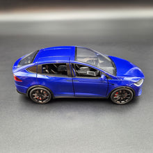 Load image into Gallery viewer, Explorafind 2020 Tesla Model X Blue 1:24 Die Cast Car