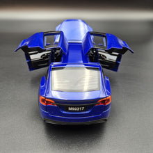 Load image into Gallery viewer, Explorafind 2020 Tesla Model X Blue 1:24 Die Cast Car