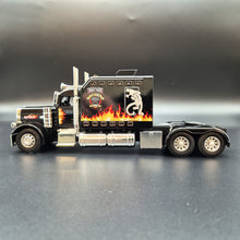 Load image into Gallery viewer, Explorafind Peterbilt 389 AeroCab Style Truck Black 1:24 Die Cast Truck