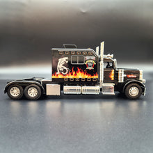 Load image into Gallery viewer, Explorafind Peterbilt 389 AeroCab Style Truck Black 1:24 Die Cast Truck