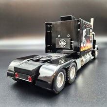 Load image into Gallery viewer, Explorafind Peterbilt 389 AeroCab Style Truck Black 1:24 Die Cast Truck