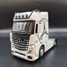 Load image into Gallery viewer, Explorafind 2023 Mercedes-Benz Actros 1851 Truck White 1:24 Die Cast Truck