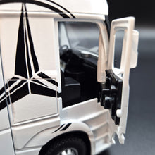 Load image into Gallery viewer, Explorafind 2023 Mercedes-Benz Actros 1851 Truck White 1:24 Die Cast Truck
