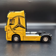 Load image into Gallery viewer, Explorafind 2023 Mercedes-Benz Actros 1851 Truck Yellow 1:24 Die Cast Truck