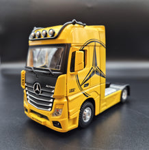 Load image into Gallery viewer, Explorafind 2023 Mercedes-Benz Actros 1851 Truck Yellow 1:24 Die Cast Truck