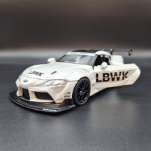 Load image into Gallery viewer, Explorafind 2023 Toyota Supra White 1:24 Die Cast Car